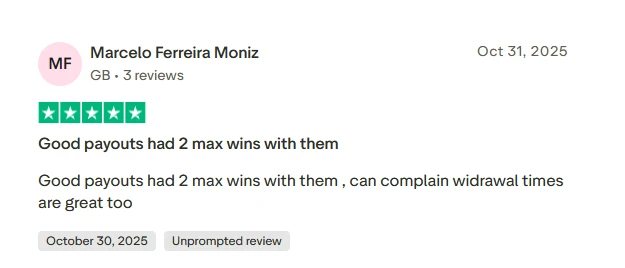 Player review praising good payouts, two max wins and quick withdrawals